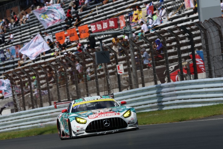 公式練習：GT300クラストップタイムはGOODSMILE RACING & TeamUKYO（谷口信輝／片岡龍也）