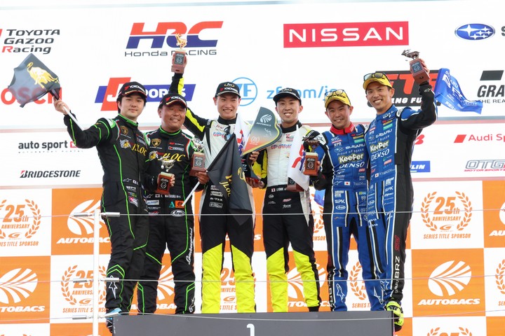 GT300クラスの表彰式