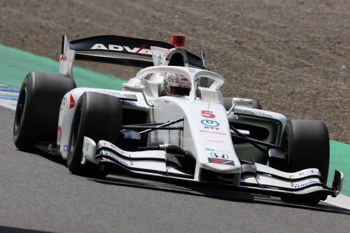 フリー走行1回目：2位は牧野任祐（DOCOMO DANDELION M5S SF23）