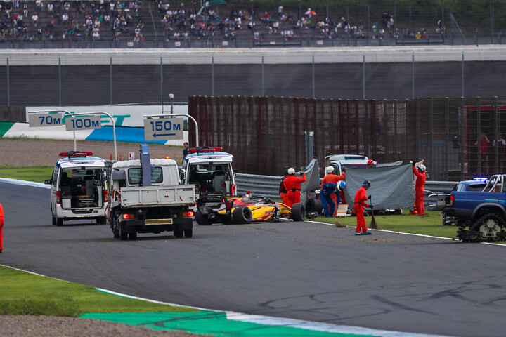 スタート直後マルチクラッシュの事故現場