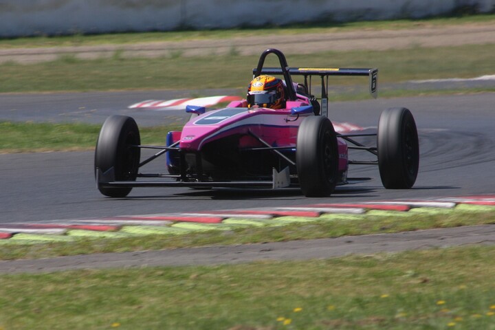 ポールポジションは渡会太一（FTKレヴレーシングガレージ）