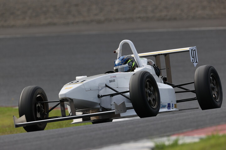 ポールポジションは白崎稜（TAKE FIRSTスタッフリソース）