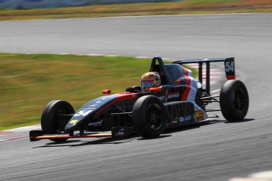 決勝6位は辻子依旦（COMET RACING 10V）