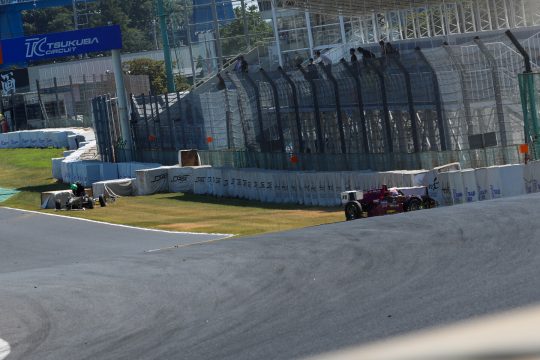 クラッシュした内藤大輝と小田部憲幸