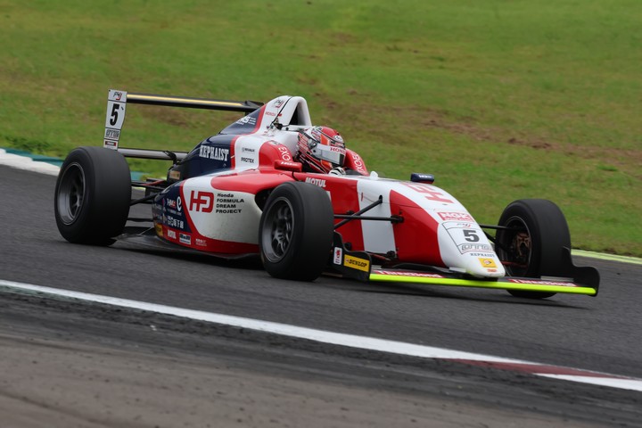 決勝2位は三井優介（HFDP RACING TEAM）