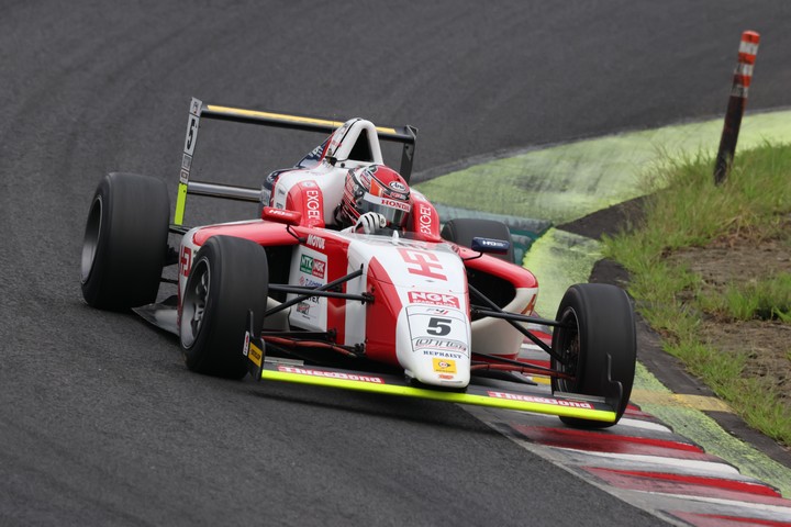 決勝2位は三井優介（HFDP RACING TEAM）