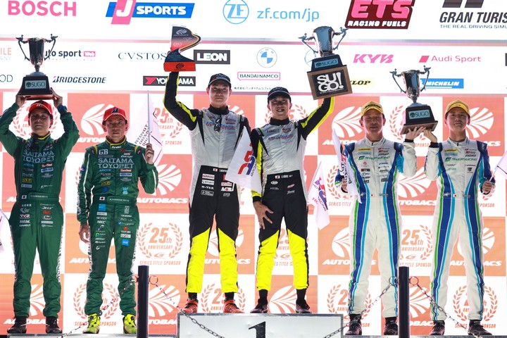 GT300クラスの表彰式