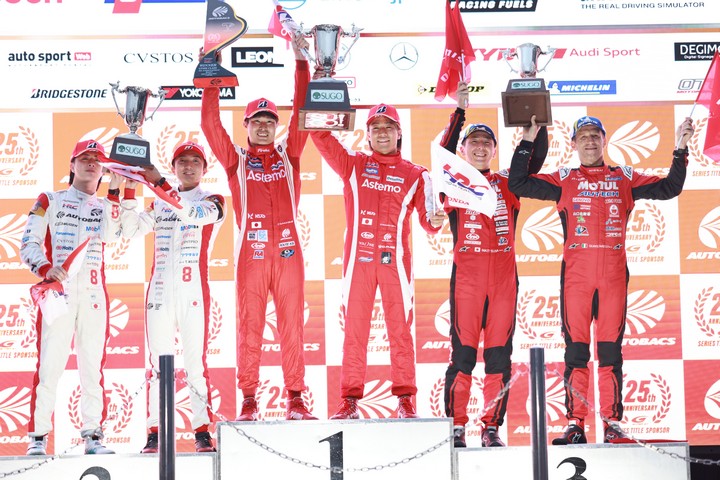 GT500クラスの表彰式