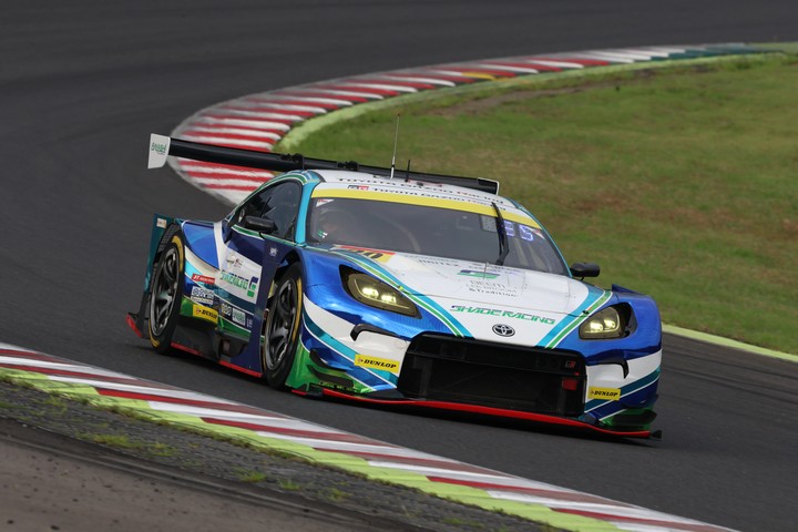 GT300クラス予選2位はシェイドレーシングGR86 GT（平中克幸／清水英志郎）