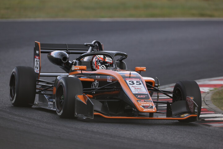 決勝3位は野中誠太（PONOS Racing TOM'S 320 TGR-DC）