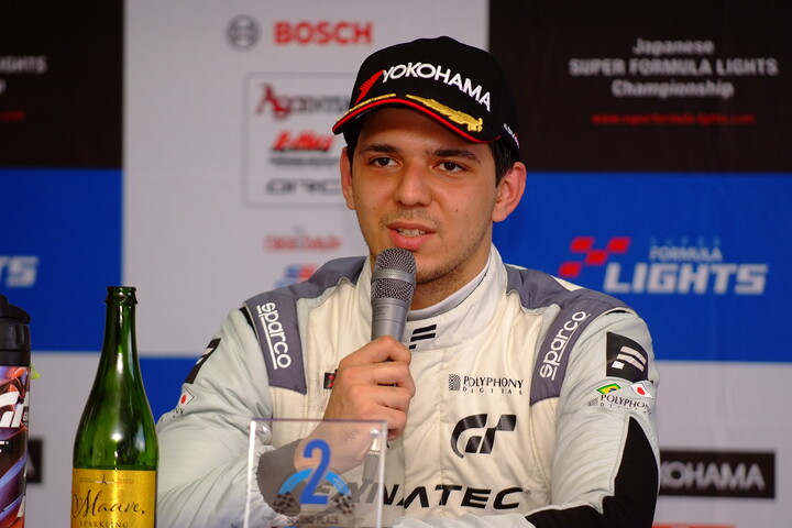 決勝記者会見：2位のイゴール・オオムラ・フラガ（B-MAX RACING TEAM）