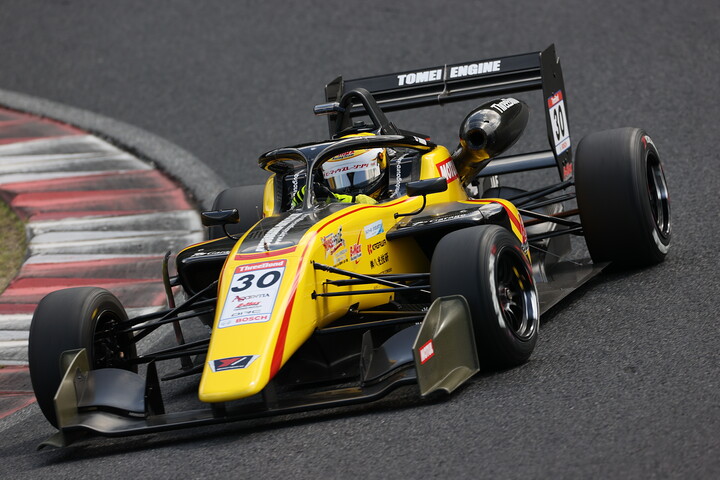 第13戦、第14戦ともマスタークラスポールポジションのDRAGON（TEAM DRAGON B-MAX 320）