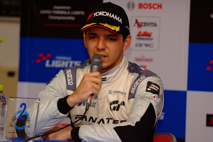 決勝記者会見：2位のイゴール・オオムラ・フラガ（B-MAX RACING TEAM）