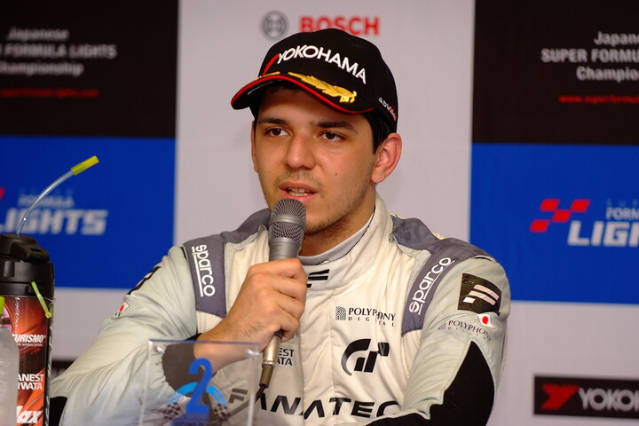 決勝記者会見：2位のイゴール・オオムラ・フラガ（B-MAX RACING TEAM）
