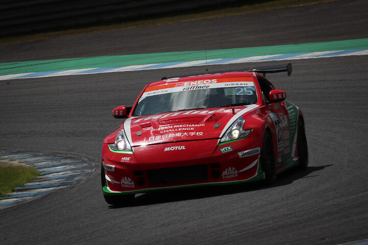 ST-3クラス優勝はraffinee 日産メカニックチャレンジ Z（山口智英／松田次生／佐藤公哉／藤原大輝）