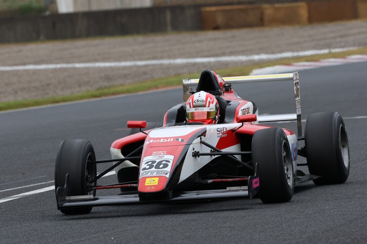 第11戦ポールポジション、第12戦予選2位の小林利徠斗（TGR-DC RSトムススピリットF4）