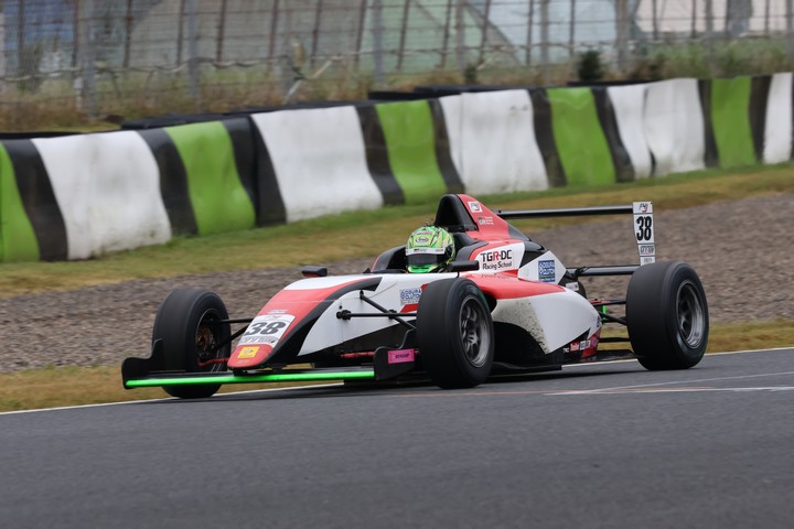 第11戦予選4位、第12戦予選3位の奥本隼士（TGR-DC RSフィールドF4）