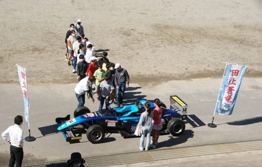 講演後6年生乗車