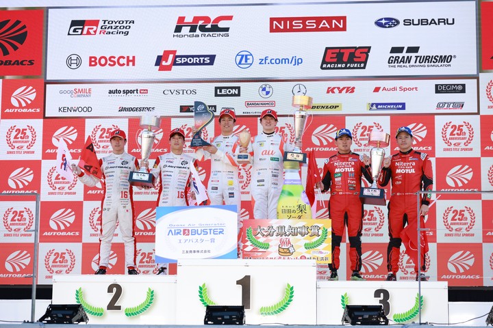 GT500クラスの表彰式