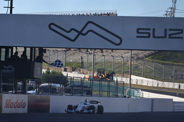 トップでゴールする太田格之進（DOCOMO DANDELION M6Y SF23）