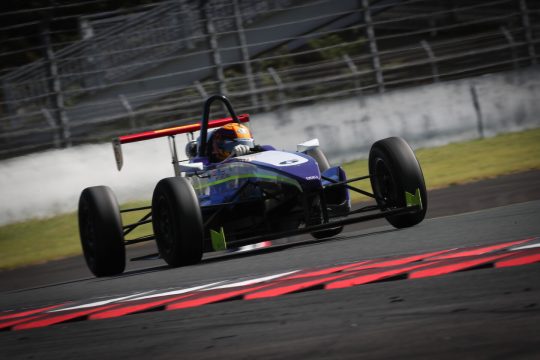 ポールポジションは渡会太一（FTKレブレーシングガレージ）