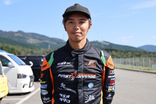 予選3位の小村明生（Fガレージwith HC GALLERY）