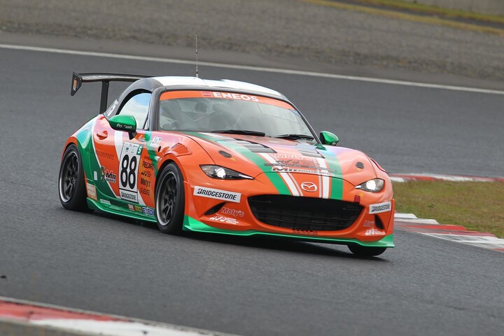 ST-5クラスポールポジションは村上モータースMAZDAロードスター（村上博幸／有岡綾平／岡本大地／吉田綜一郎）