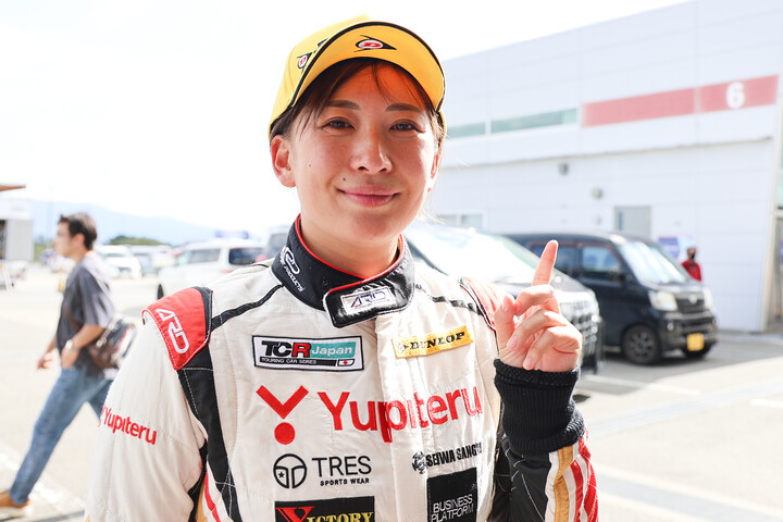 優勝してチャンピオンを決めた猪爪杏奈（羽衣6 DOME RACING）