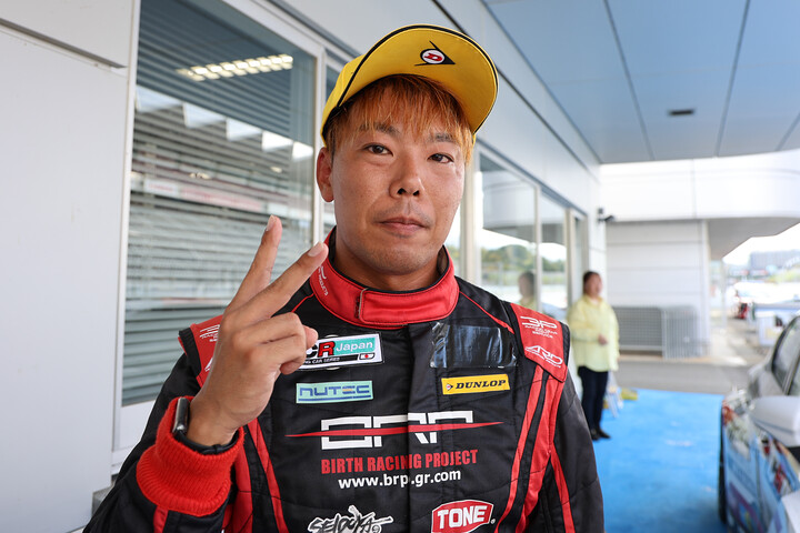決勝2位のTAKESHI　SUEHIRO（バースレーシングプロジェクト【BRP】）