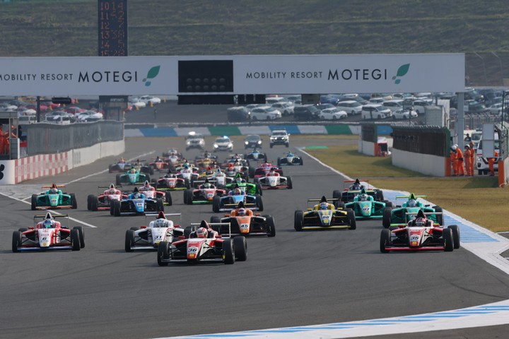 13周の決勝がスタートした