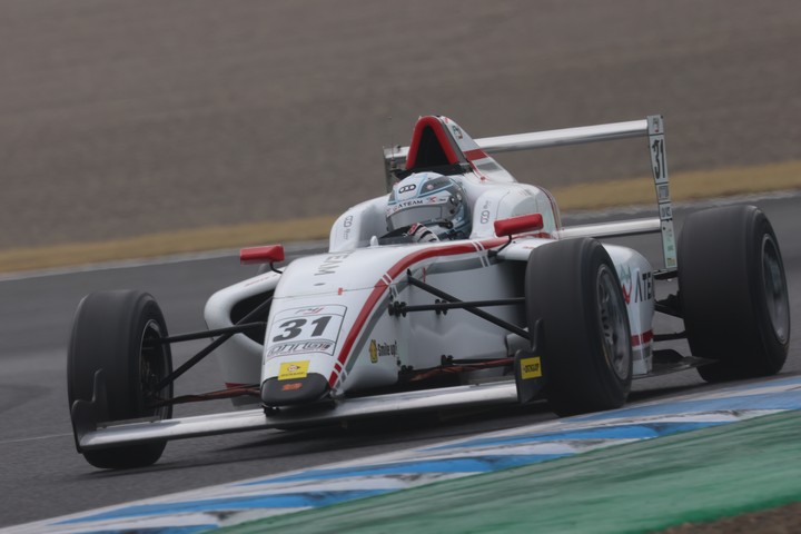 第13戦予選3位、第14戦予選2位の平安山良馬（ATEAM Buzz Racing）