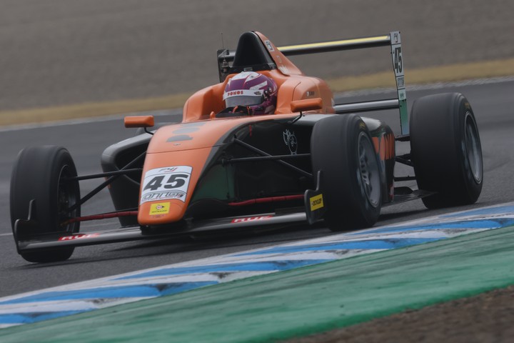 第13戦予選5位、第14戦予選3位の大宮賢人（PONOS F110）