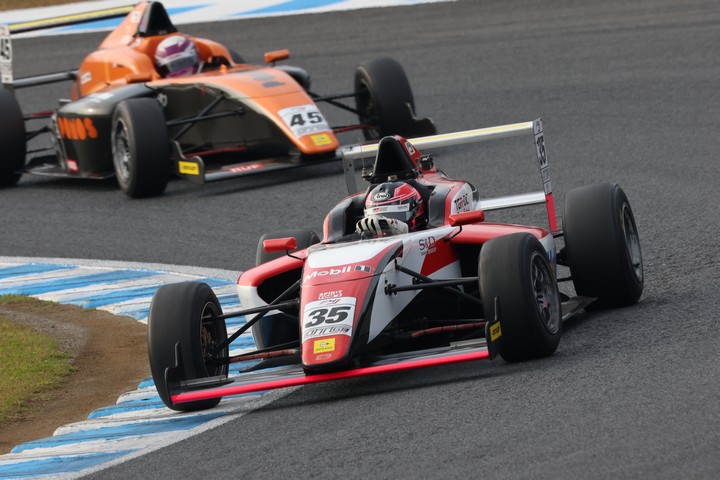 決勝2位は中村仁（TGR-DC RSトムススピリットF4）