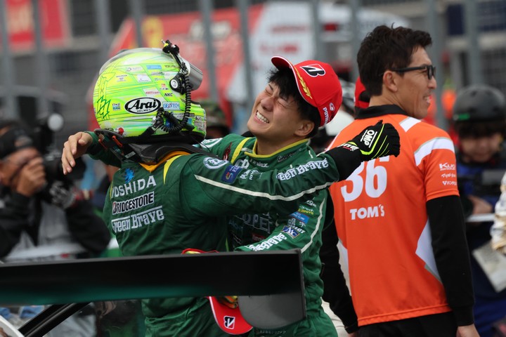 GT300クラスチャンピオンを獲得した吉田広樹／川合孝汰組（埼玉トヨペットGB GR Supra GT）