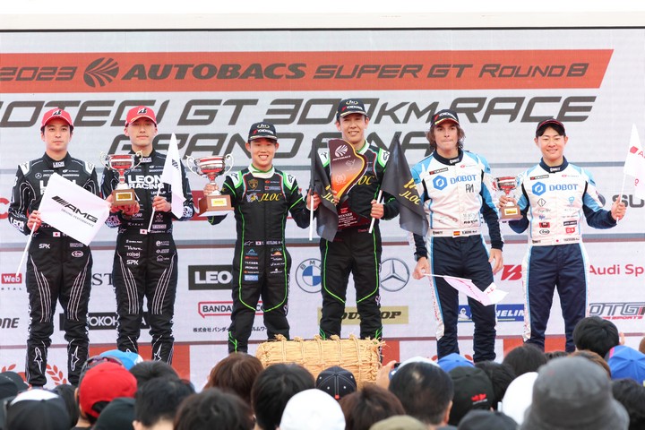 GT300クラスの表彰式