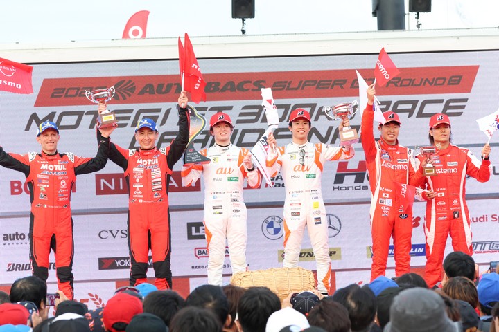 GT500クラスの表彰式