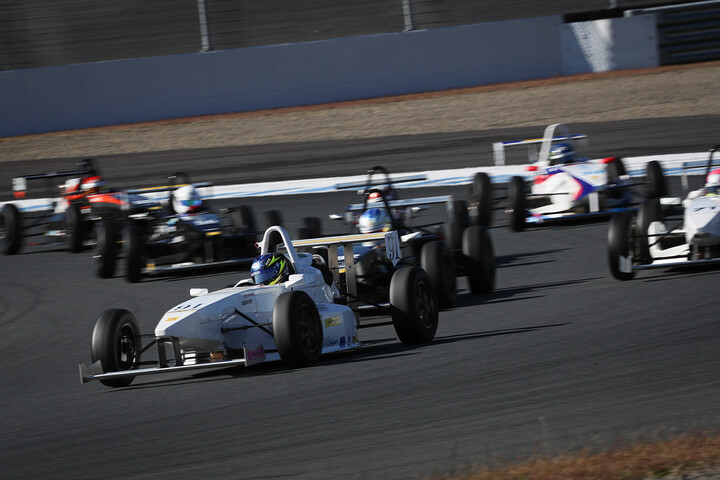 レース序盤のトップ集団