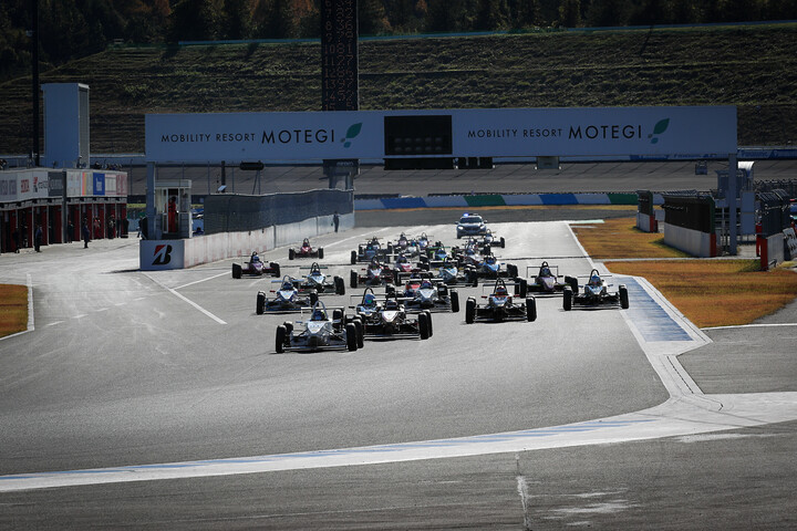 10周の決勝がスタートした