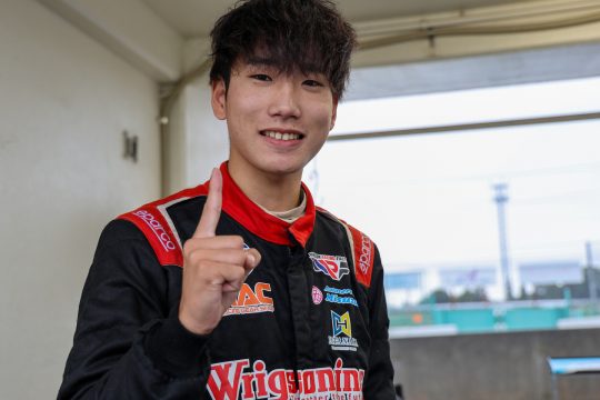 ポールポジションの角間光起（ELEVレーシング10V ED）