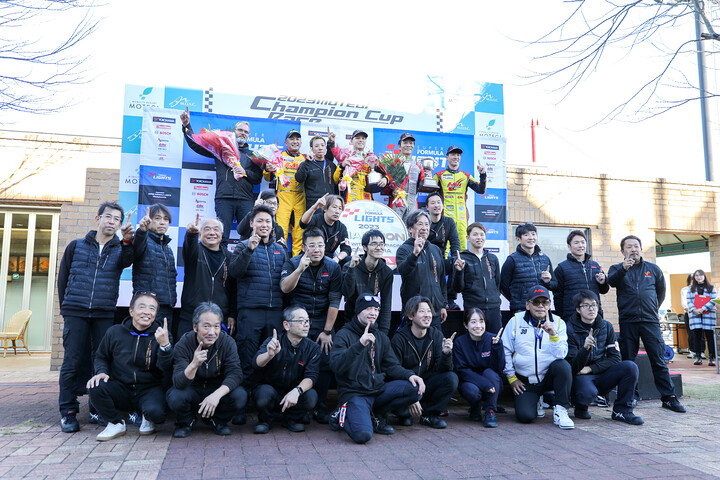 2023年度のチームチャンピオンを獲得したB-Max Racing Team