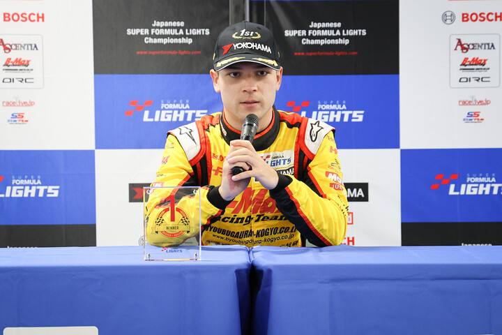 決勝記者会見：優勝した木村偉織（B-MAX RACING TEAM）