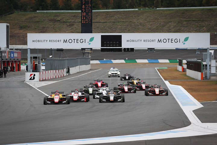 14周の決勝がスタートした