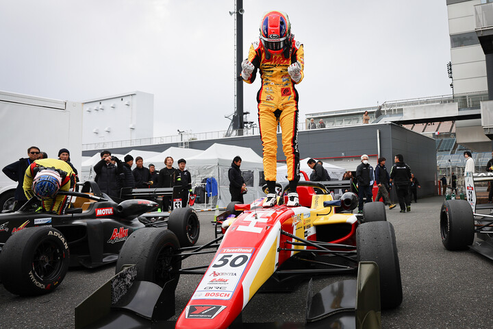 優勝した木村偉織（B-MAX RACING TEAM）