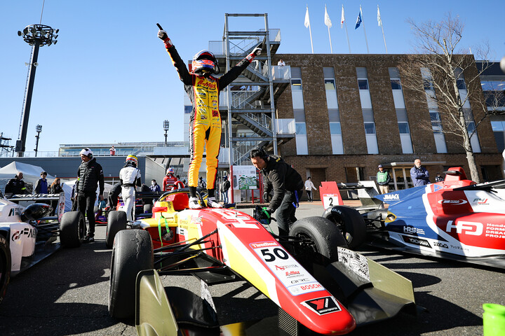 優勝した木村偉織（B-MAX RACING TEAM）