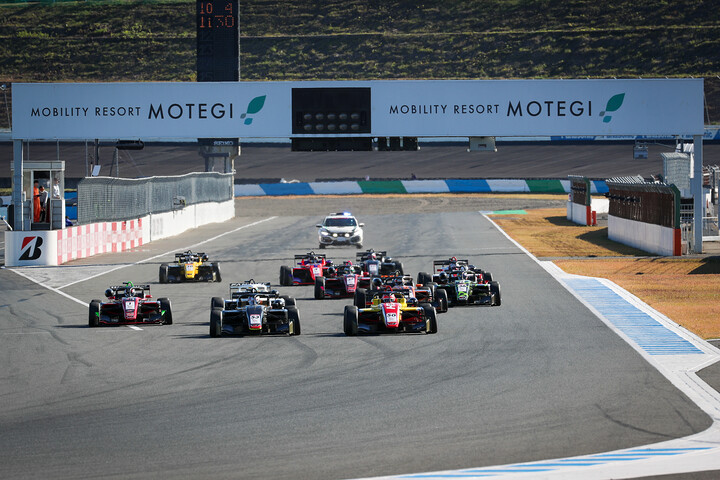 14周の決勝がスタートした