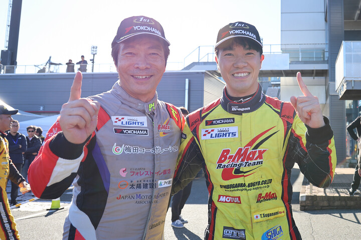 オーバルとマスタークラスで優勝した菅波冬悟と今田信治（B-Max Racing Team）