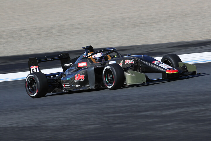 第16戦予選3位、第17戦予選4位の菅波冬悟（B-MAX ENGINEERING 320）