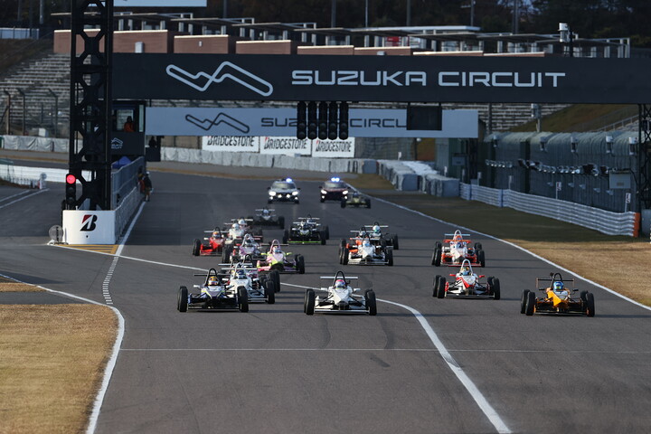 10周の決勝がスタートした