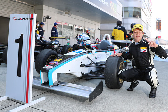 優勝した卜部和久(H・R F108) 優勝した卜部和久(H・R F108)