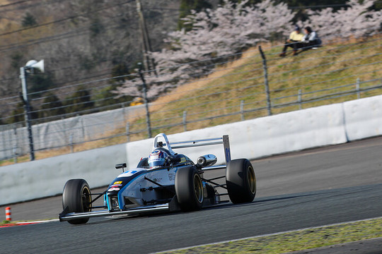 ポールポジションは卜部和久（H・R F108）